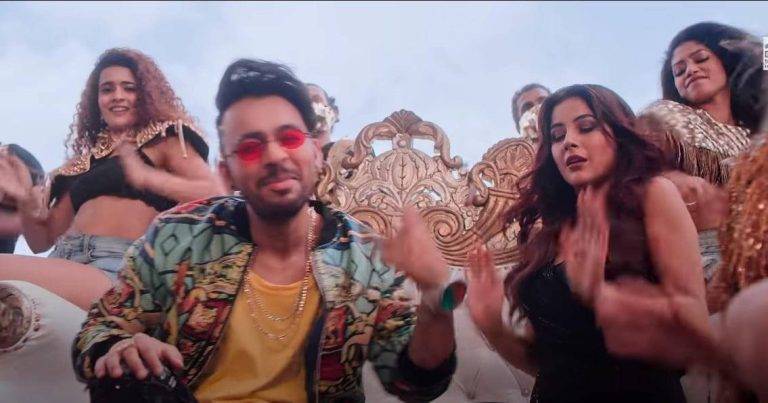 Kurta Pajama Song Lyrics In Hindi (2020) – Tony Kakkar कुरता पजामा Kurta Pajama Song Lyrics In Hindi - Tony Kakkar