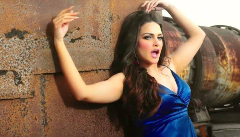 Distance Song Lyrics In Hindi (2020) – Himanshi Khurana डिस्टेंस Distance Song Lyrics In Hindi - Himanshi Khurana
