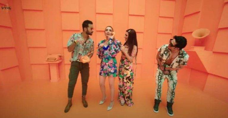 Hum Tum Song Lyrics In Hindi (2020) – Sukriti Kakar & Prakriti Kakar | Updated 2024 Hum Tum Song Lyrics In Hindi (2020) - Sukriti Kakar & Prakriti Kakar